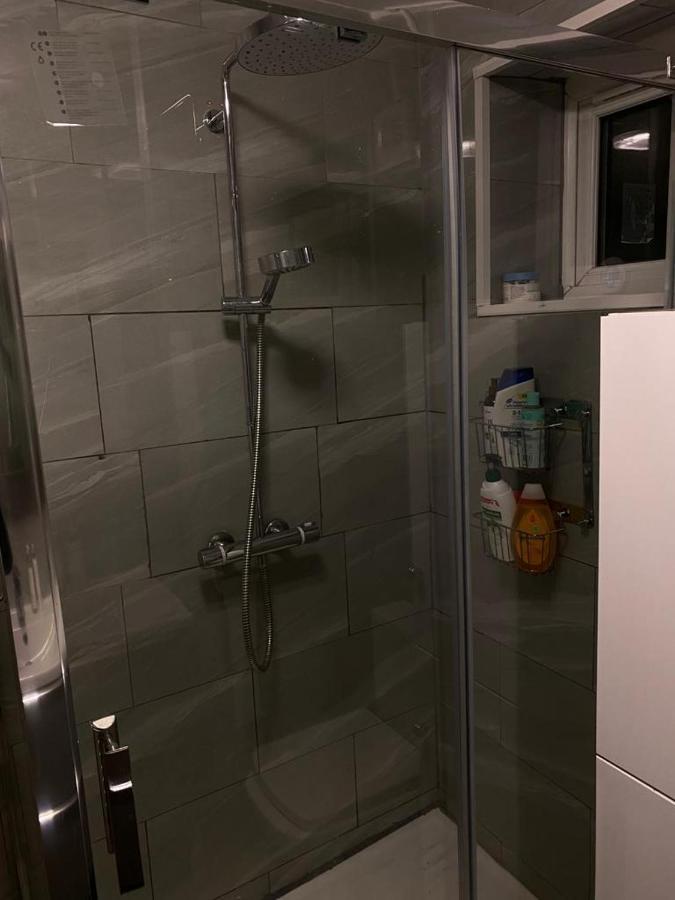 Appartement A Modern Flat In Southeast Londres Extérieur photo